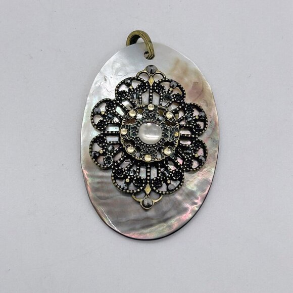 Vintage Mother of Pearl Artisan oval pendant - Picture 1 of 7